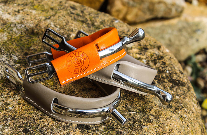 Protège éperons en cuir